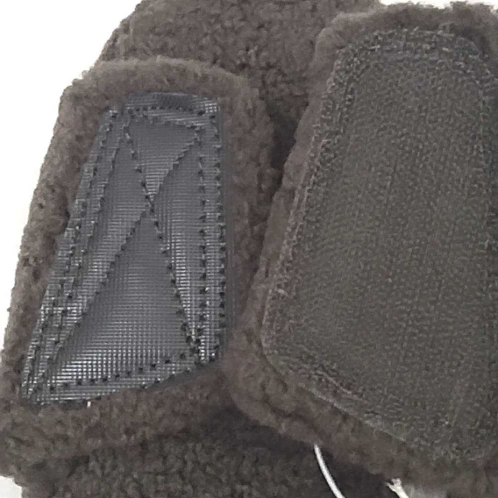 NWT C&J Boys' Slippers Sz 2/3